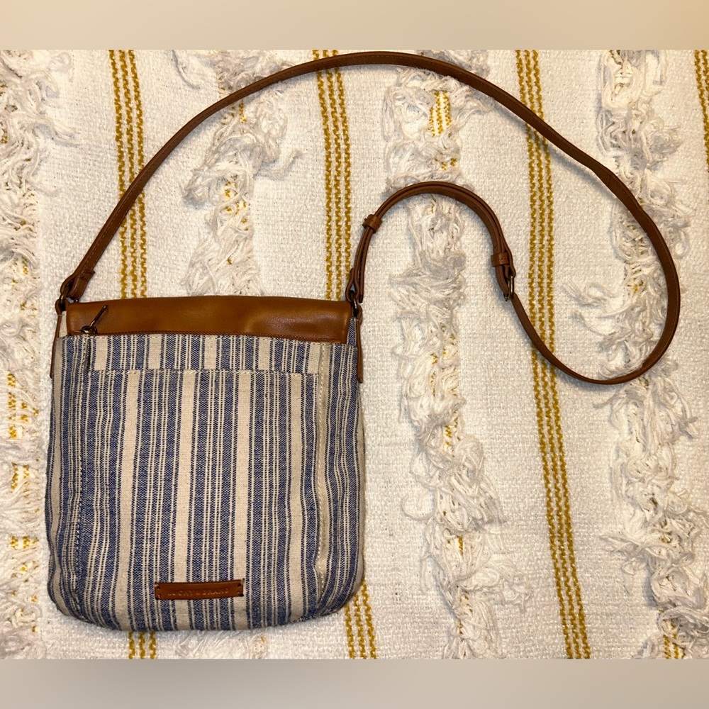 Lucky Brand Genuine Leather Tyna Crossbody - Picture 4 of 8